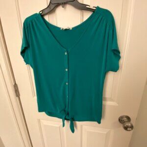 Emerald tie-knot button down top